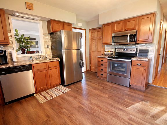 3rd image of 3025 McClain Dr