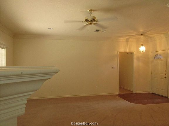 3rd image of 704 Aster Dr