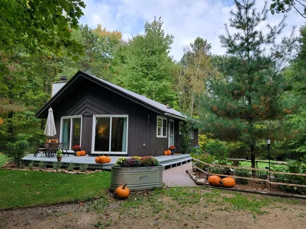 E2126 Flaata Rd, Iola, WI 54945
