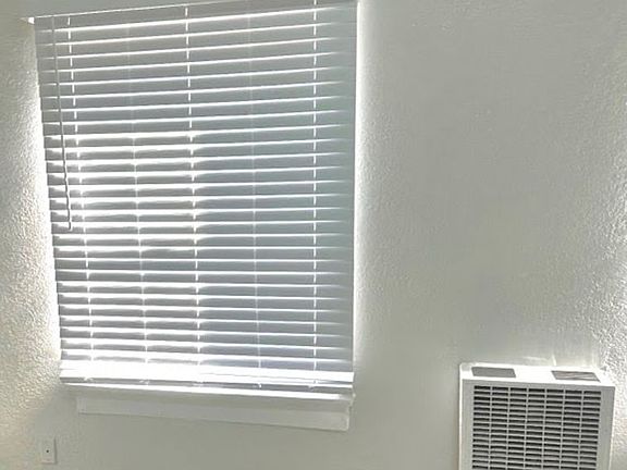 3rd image of 5606 S Figueroa St #13A