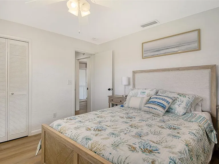 6722 Roxbury Dr — Photo 41