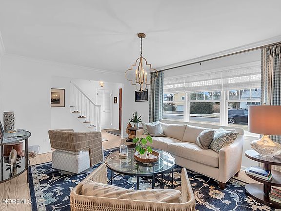 3rd image of 1204 Holly Pl