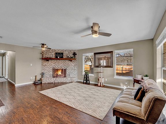 3rd image of 814 Lloyd Dr