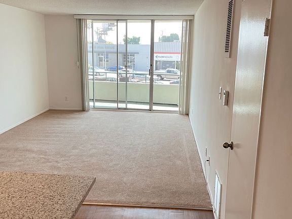 4th image of 1353 S Carmelina Ave APT 119