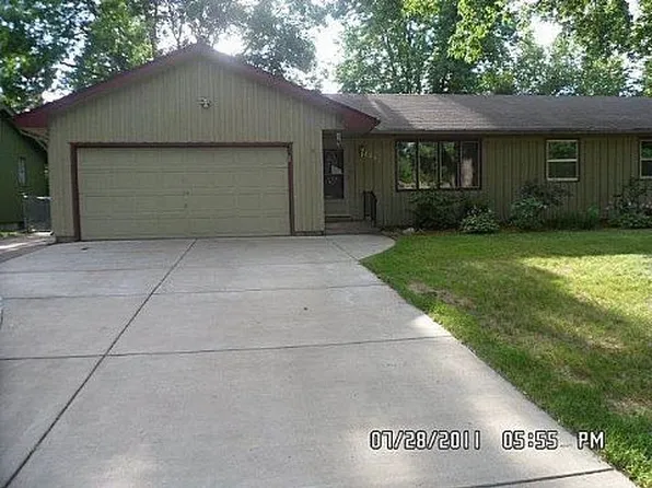 2298 Pleasant View Dr, New Brighton, MN 55112