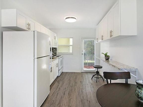5th image of 1150 SW 26th Ave #2