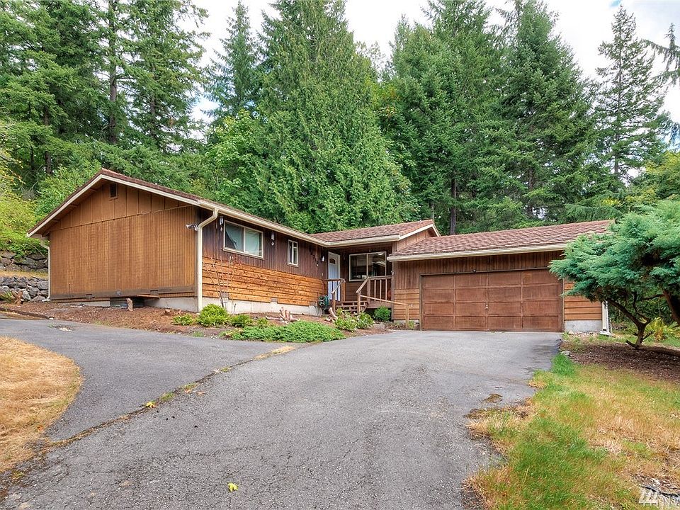 Private one level home on shy acre with EZ access to shopping, freeways and Lake Tapps recreation. Plenty of parking for your RV, boat, trailer and toys.