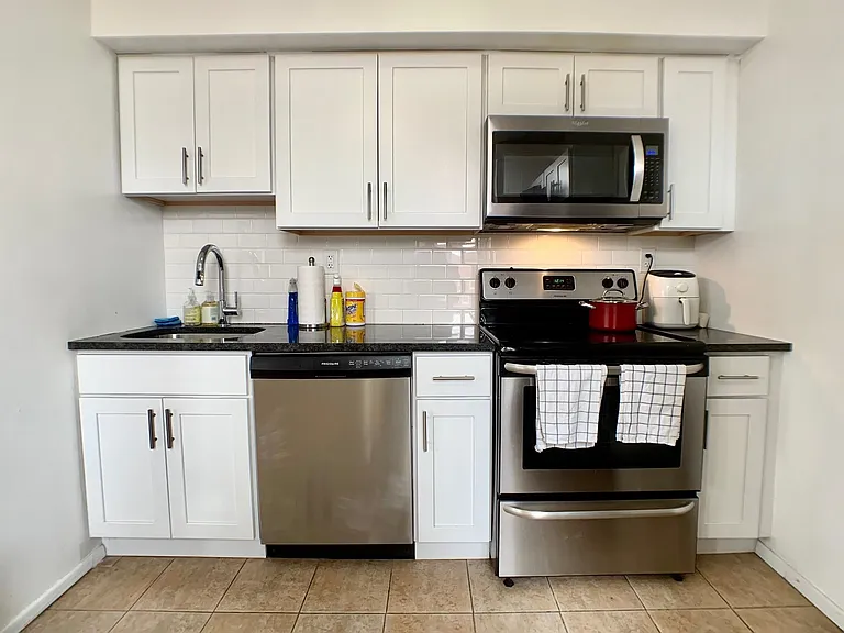 939 Washington St #C1 — Photo 3