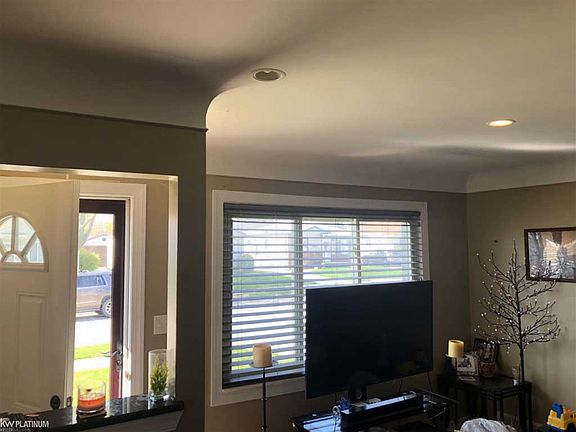 3rd image of 22625 Lake Dr