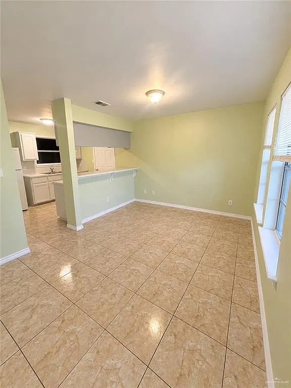 3 bed, 2.0 bath, 1299 sqft, $1,400 — Photo 3