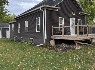 703 6th St, Rockwell City, IA 50579