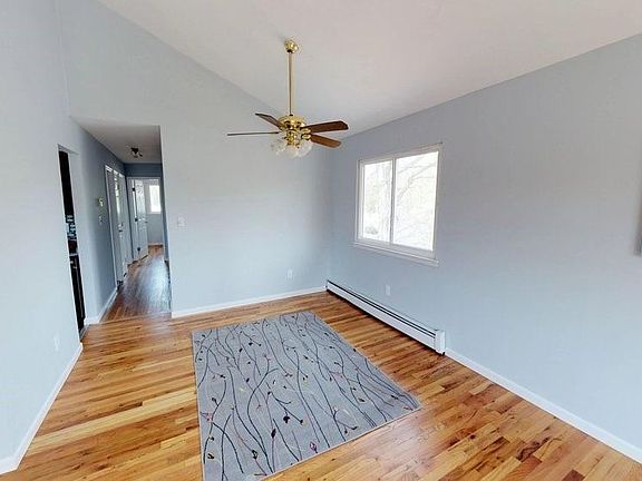 5th image of 17 Pineaire Ave