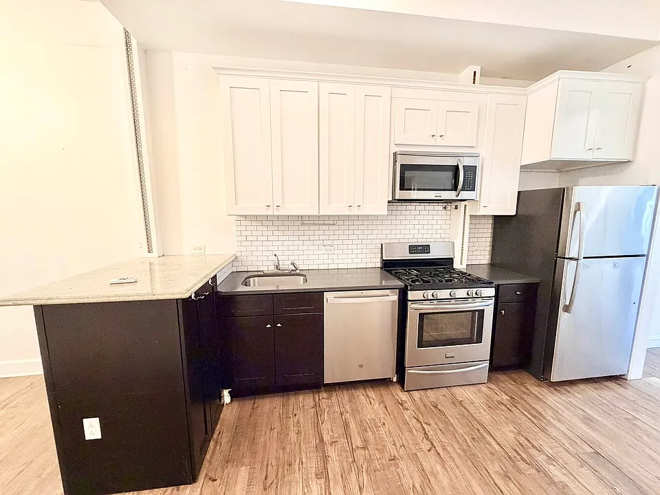 247 Devoe St #1L