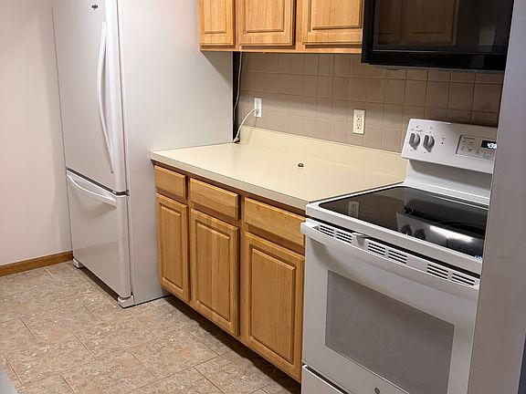 5th image of 204 Marigold Cir #4