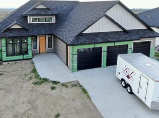 6212 Crested Butte Rd, Bismarck, ND 58503
