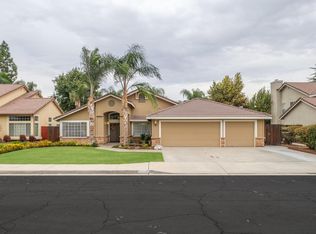 2569 Beverly Ave, Clovis, CA 93611