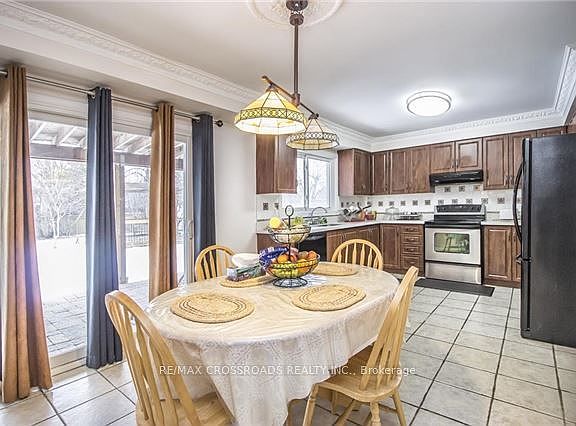 4th image of 2 Hampstead Ct