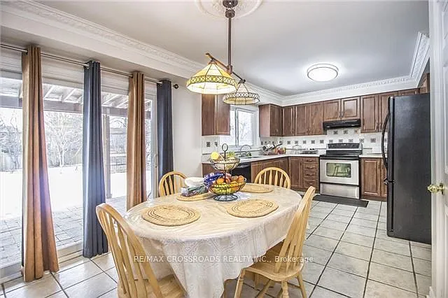 2 Hampstead Ct — Photo 4