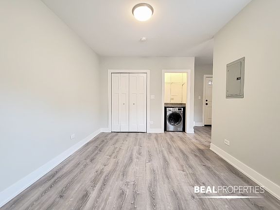 2nd image of 429.5 W Belden Ave #429XB208