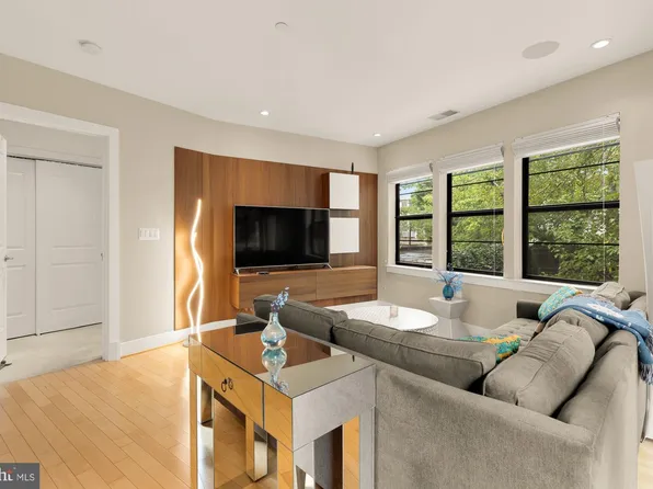 5201 Wisconsin Ave NW #212, Washington, DC 20015