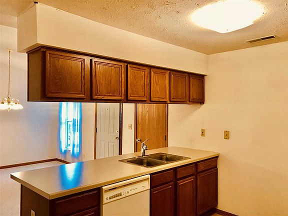 5th image of 5882 Beechwood Dr APT D