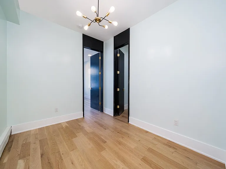 541 Newark Ave #3R — Photo 9