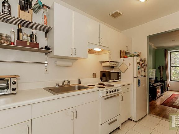 3rd image of 210 E 88th St APT 2A