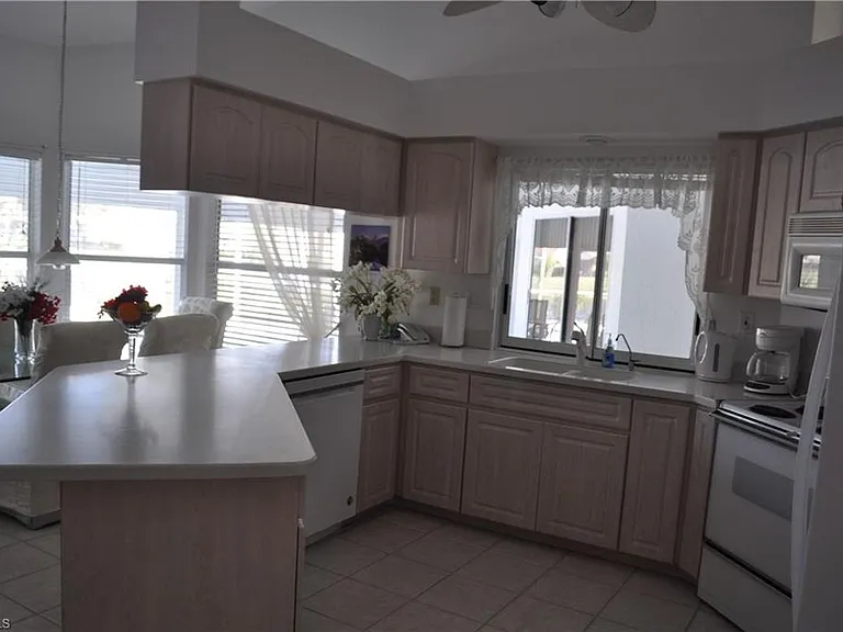 431 Dundee Ct — Photo 7