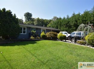 125 Kendall Dr, Parlin, NJ 08859