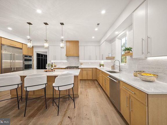 4th image of 8615 Acorn Cir