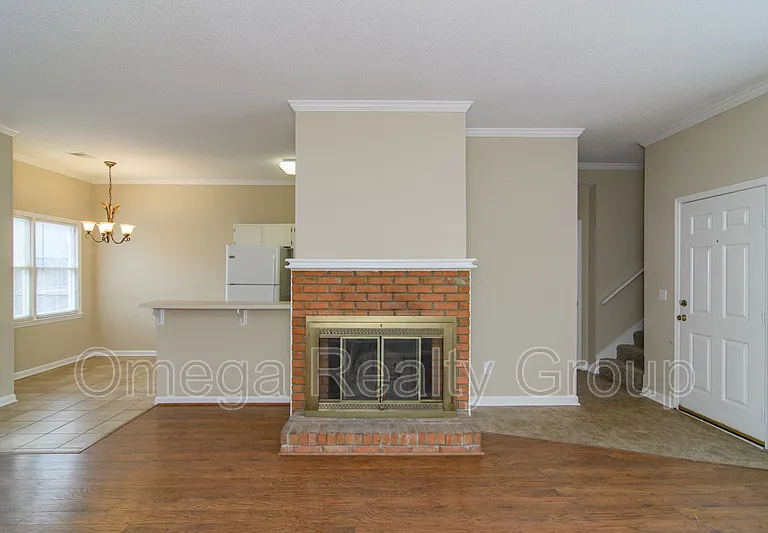 1101 Hillsboro Ln — Photo 5