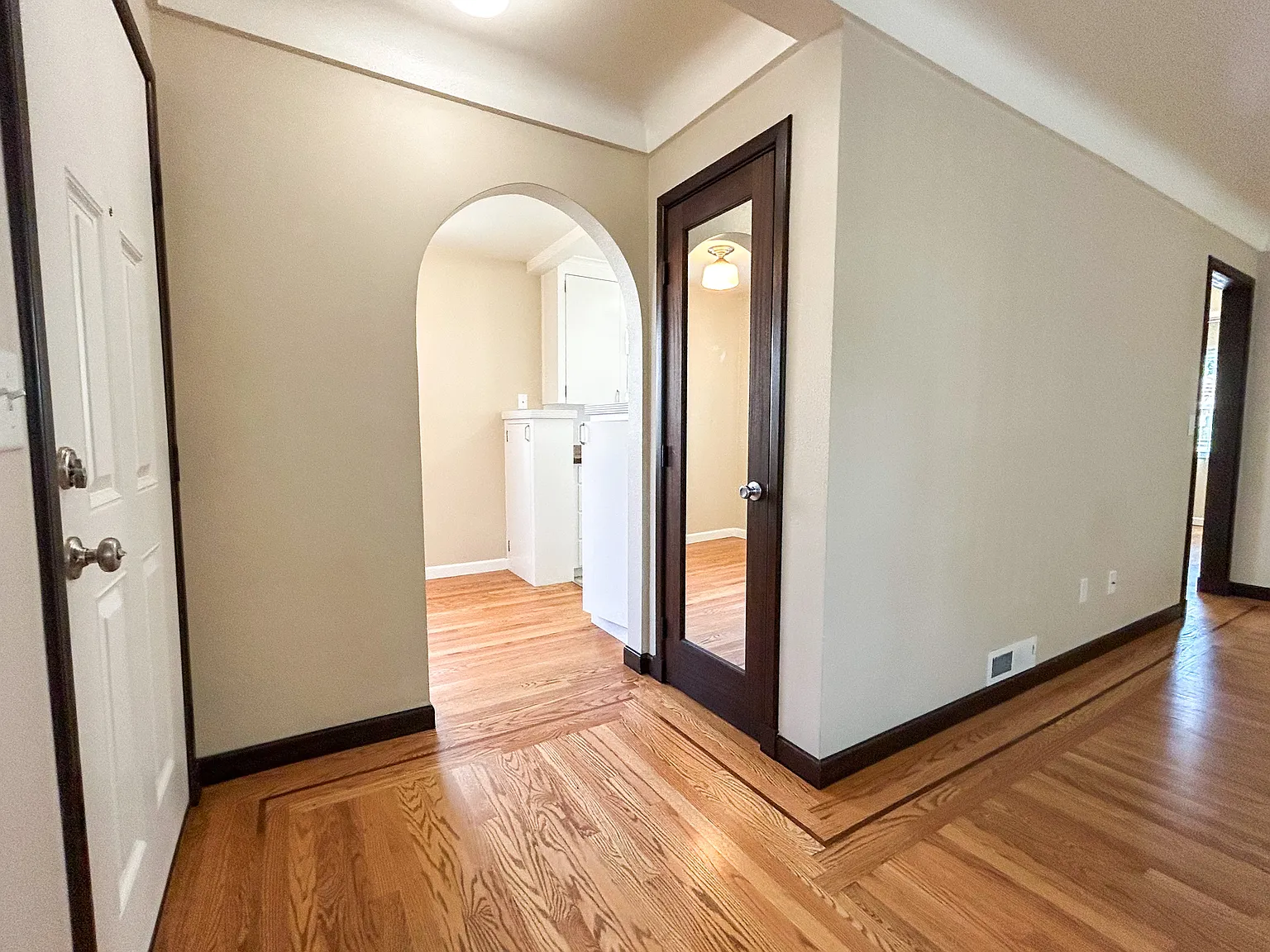 2 bed, 728 sqft, $1,495 — Photo 2