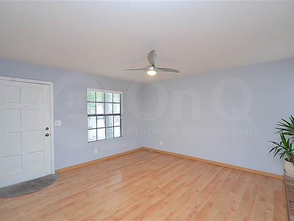 5th image of 820 W University Dr