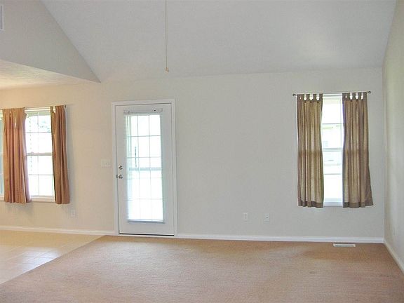 3rd image of 2707 Bonaire Dr