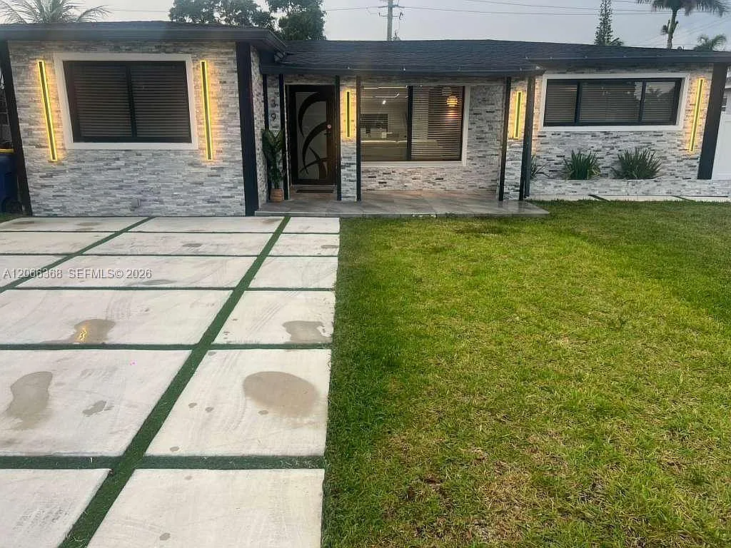 South Dania Heights Amen — Photo 2