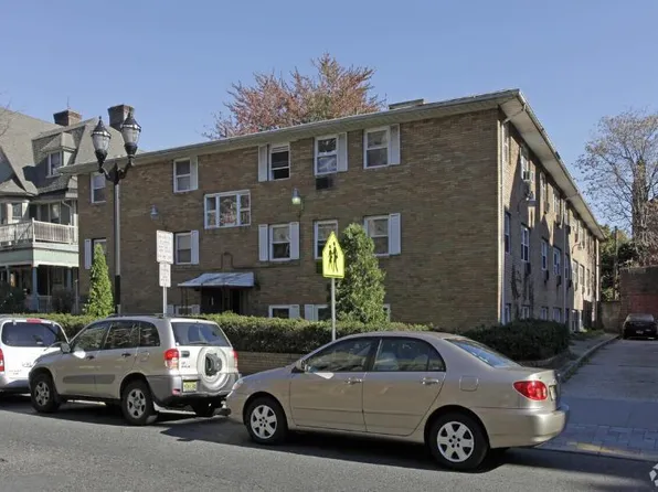 590 Bergen Avenue image 1 of 7