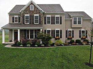 7433 View Crest Dr, Harrisburg, PA 17112