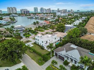 3800 Crayton Rd, Naples, FL 34103