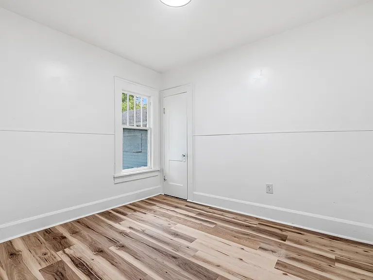 2446 Morton St — Photo 7