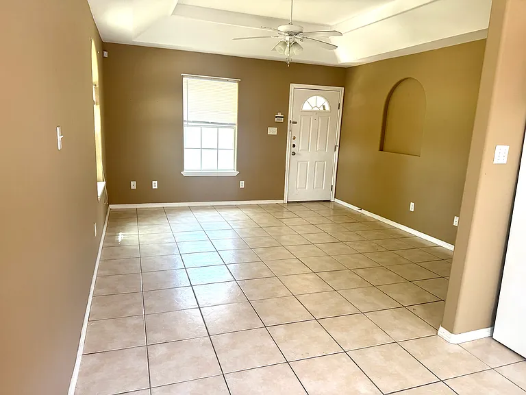 2013 Aruba Dr #1 — Photo 3