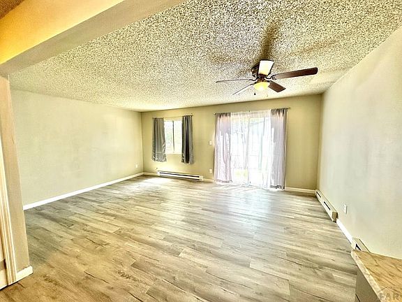 3rd image of 58 Castle Royal Dr