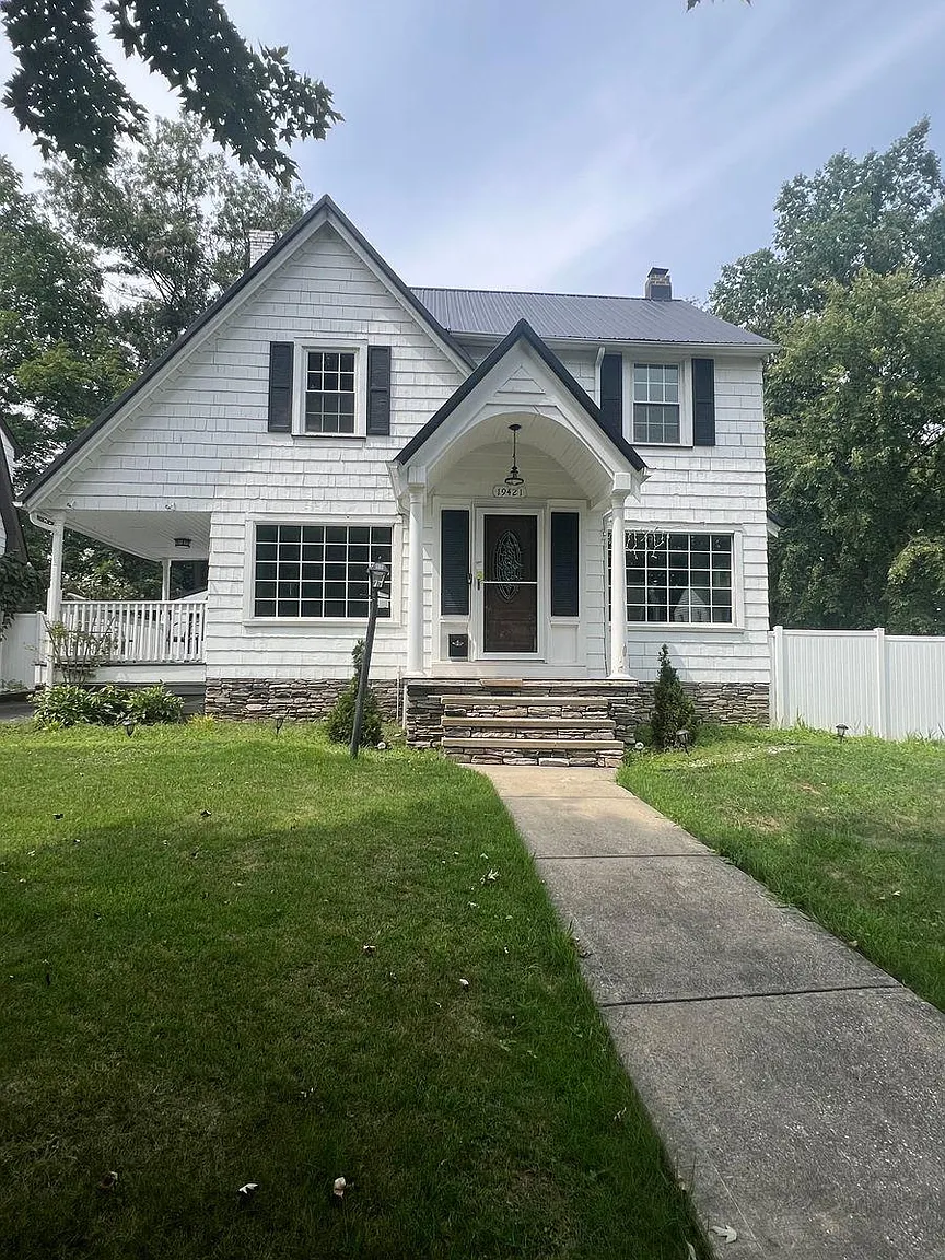 19421 Maple Heights Blvd photo 1