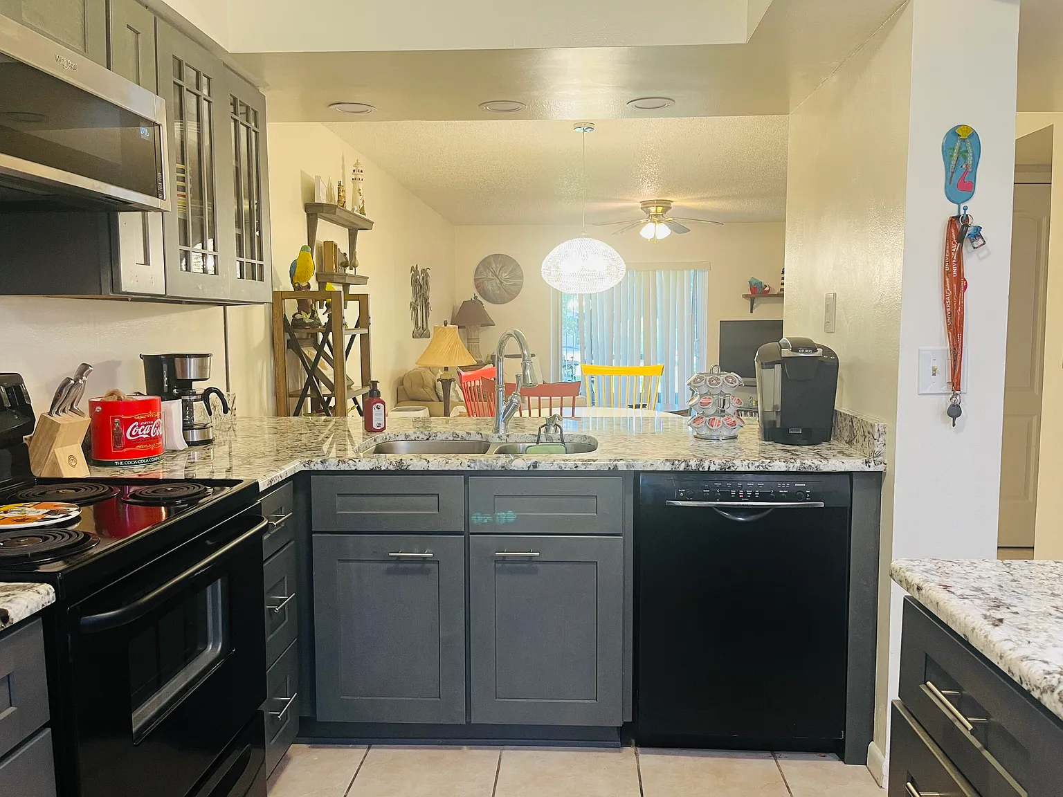 2 bed, 2.0 bath, 888 sqft, $1,950 — Photo 2