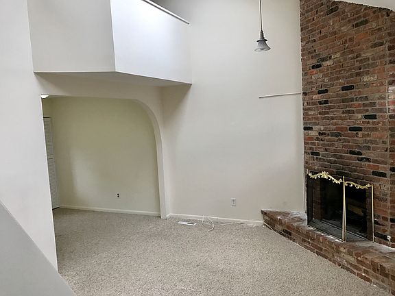 4th image of 44 Sintsink Dr E APT H