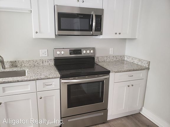 3rd image of 302 NW 7th Ter Unit A