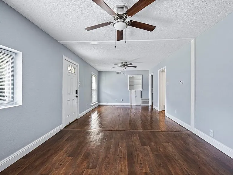 325 Paddy St — Photo 9