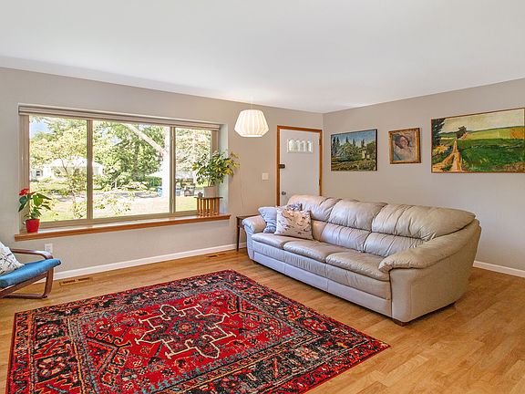 3rd image of 2721 Maplewood Ave