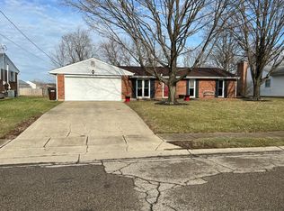 404 Maplewood Cir, Trenton, OH 45067