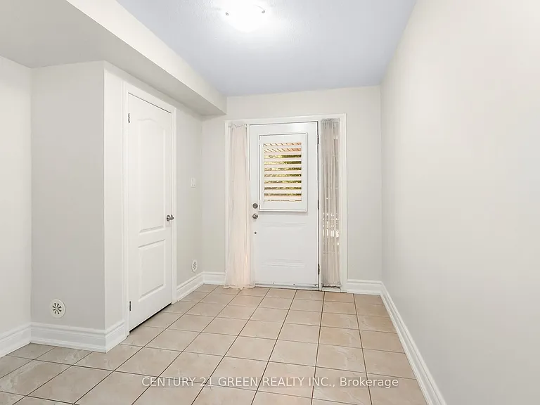 2427 Greenwich Dr — Photo 6