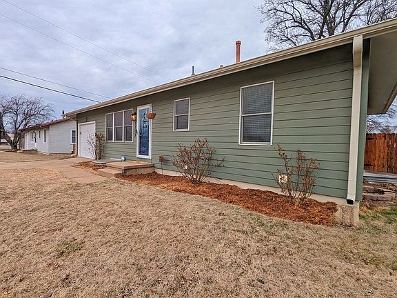3rd image of 1109 Indian Rock Ln